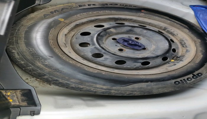 2020 Maruti Swift VXI, Petrol, Manual, 71,747 km, tyre