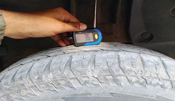 2014 Nissan Terrano XV D THP 110 PS, Diesel, Manual, 1,57,491 km, tyre