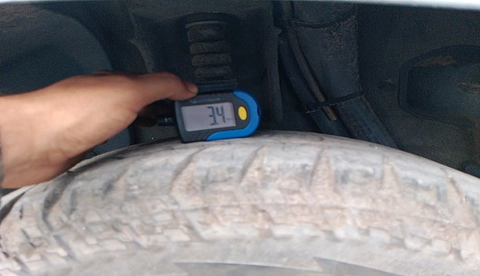 2014 Nissan Terrano XV D THP 110 PS, Diesel, Manual, 1,57,491 km, tyre