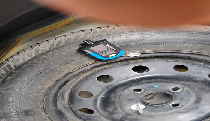 2017 Maruti Swift VXI O, Petrol, Manual, 65,956 km, tyre