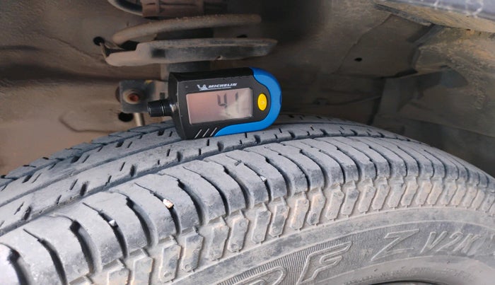 2017 Maruti Swift VXI O, Petrol, Manual, 65,956 km, tyre