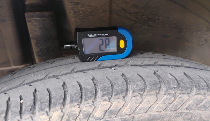 2017 Maruti Swift VXI O, Petrol, Manual, 65,956 km, tyre