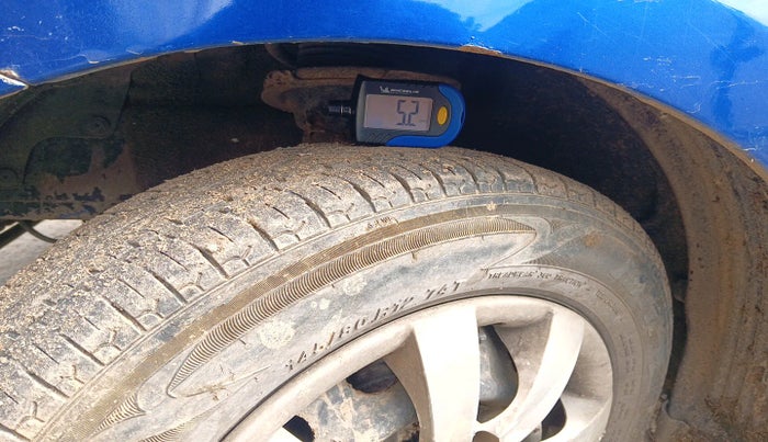 2013 Hyundai Eon ERA +, Petrol, Manual, 33,897 km, tyre