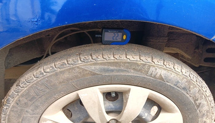 2013 Hyundai Eon ERA +, Petrol, Manual, 33,897 km, tyre