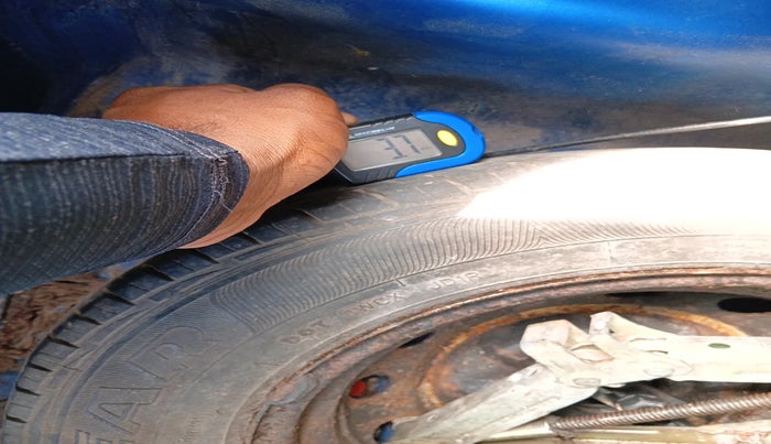 2013 Hyundai Eon ERA +, Petrol, Manual, 33,897 km, tyre