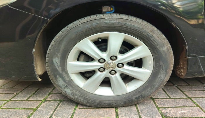 2011 Toyota Corolla Altis G PETROL, Petrol, Manual, 1,11,592 km, tyre