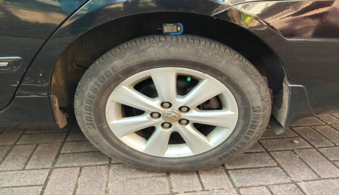2011 Toyota Corolla Altis G PETROL, Petrol, Manual, 1,11,592 km, tyre