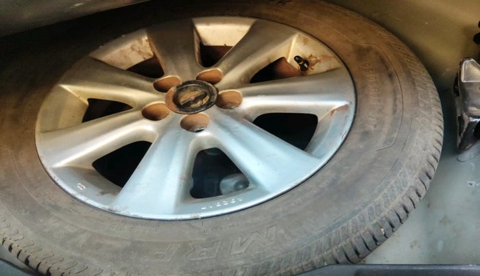 2011 Toyota Corolla Altis G PETROL, Petrol, Manual, 1,11,592 km, tyre