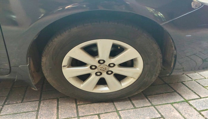 2011 Toyota Corolla Altis G PETROL, Petrol, Manual, 1,11,592 km, tyre
