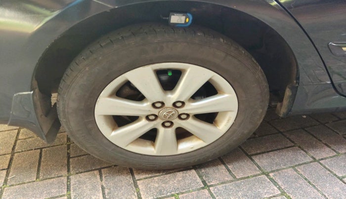 2011 Toyota Corolla Altis G PETROL, Petrol, Manual, 1,11,592 km, tyre