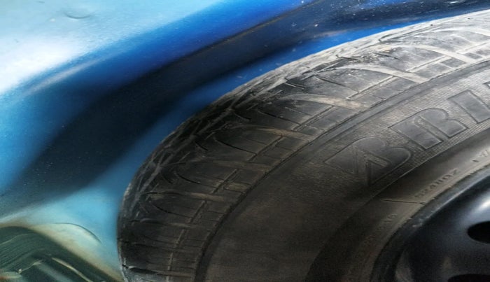 2014 Maruti Swift VXI, Petrol, Manual, 26,000 km, tyre