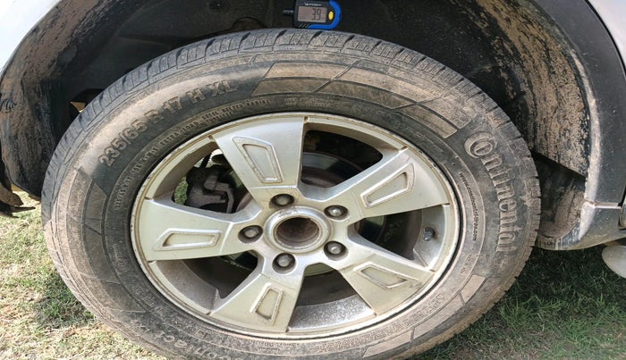 2012 Mahindra XUV500 W8, Diesel, Manual, 1,27,044 km, tyre