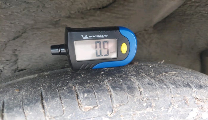 2010 Hyundai i10 MAGNA 1.2, Petrol, Manual, 1,18,358 km, tyre