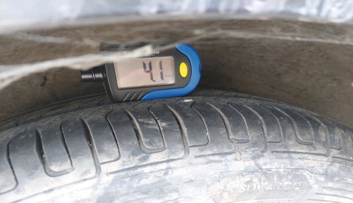 2010 Hyundai i10 MAGNA 1.2, Petrol, Manual, 1,18,358 km, tyre