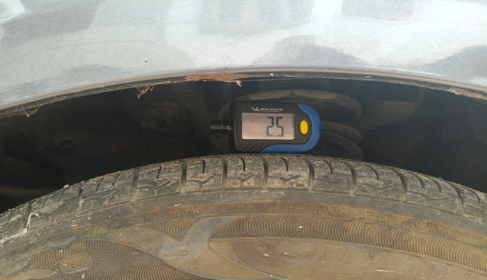 2011 Hyundai i10 SPORTZ 1.2, Petrol, Manual, 1,20,268 km, tyre