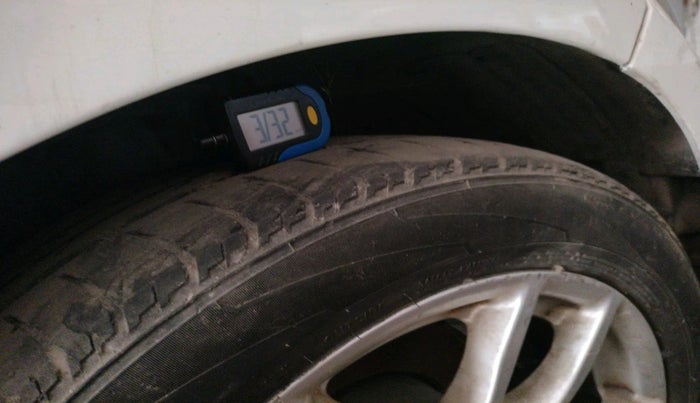 2014 BMW 1 Series 118D HATCHBACK, Diesel, Automatic, 1,00,000 km, tyre