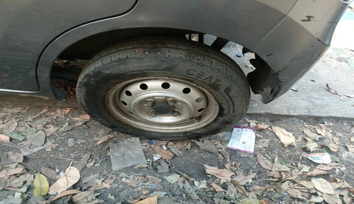 2011 Maruti Wagon R 1.0 LXI CNG, Petrol, Manual, 1,47,273 km, tyre