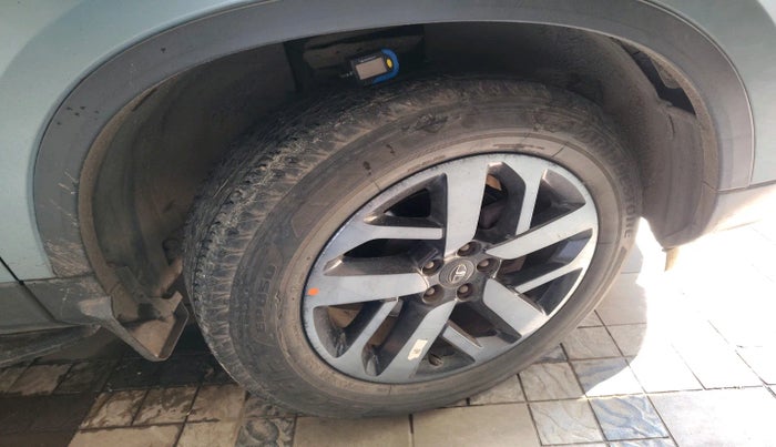 2021 Tata Safari XZ PLUS 6 S, Diesel, Manual, 83,025 km, tyre