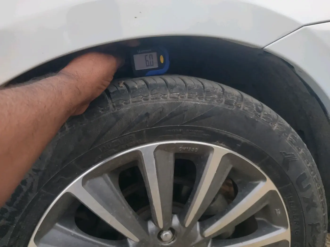 2019 Maruti Ciaz ALPHA  AT 1.5 SHVS PETROL, Petrol, Automatic, 86,438 km, tyre
