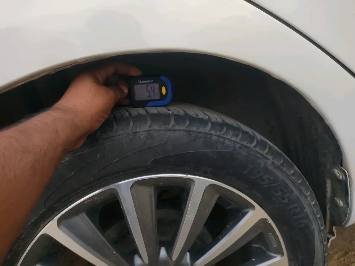 2019 Maruti Ciaz ALPHA  AT 1.5 SHVS PETROL, Petrol, Automatic, 86,438 km, tyre