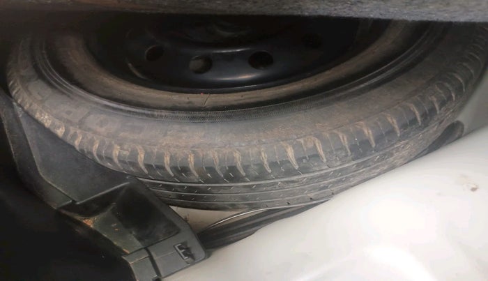 2019 Maruti Swift VXI AMT, Petrol, Automatic, 1,80,750 km, tyre