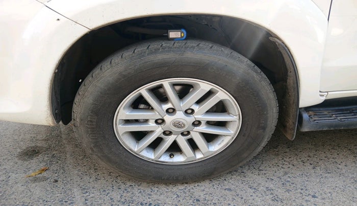 2014 Toyota Fortuner 3.0 4X2 AT, Diesel, Automatic, 2,40,106 km, tyre