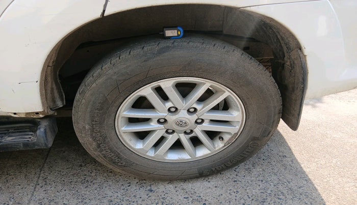 2014 Toyota Fortuner 3.0 4X2 AT, Diesel, Automatic, 2,40,106 km, tyre