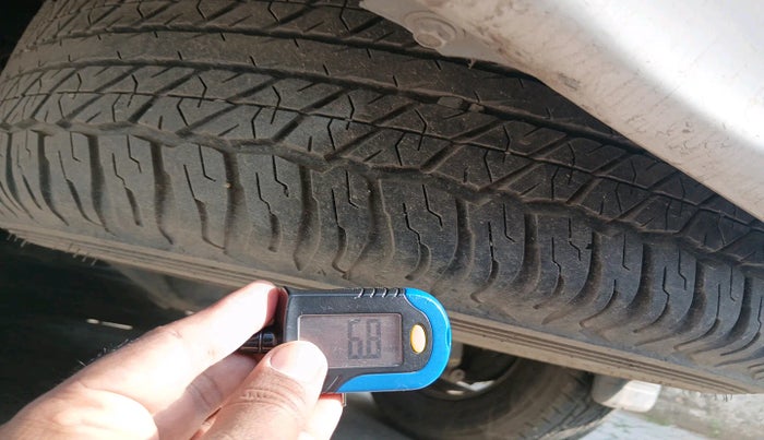 2014 Toyota Fortuner 3.0 4X2 AT, Diesel, Automatic, 2,40,106 km, tyre