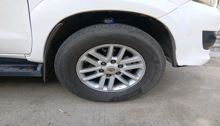 2014 Toyota Fortuner 3.0 4X2 AT, Diesel, Automatic, 2,40,106 km, tyre