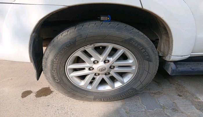 2014 Toyota Fortuner 3.0 4X2 AT, Diesel, Automatic, 2,40,106 km, tyre