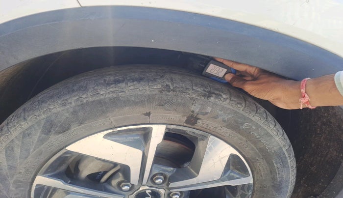 2020 KIA SONET HTX 1.5, Diesel, Manual, 1,04,174 km, tyre