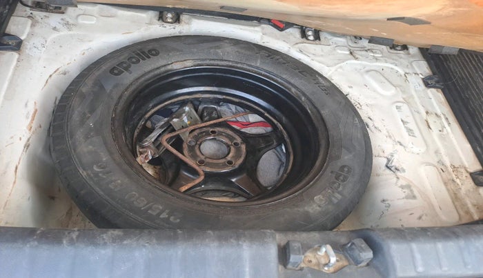 2020 KIA SONET HTX 1.5, Diesel, Manual, 1,04,174 km, tyre