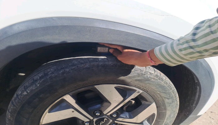 2020 KIA SONET HTX 1.5, Diesel, Manual, 1,04,174 km, tyre