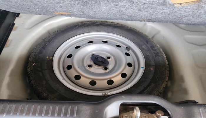 2022 Maruti Swift LXI, Petrol, Manual, 39,416 km, tyre