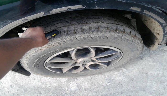 2013 Mahindra XUV500 W6, Diesel, Manual, 1,18,550 km, tyre