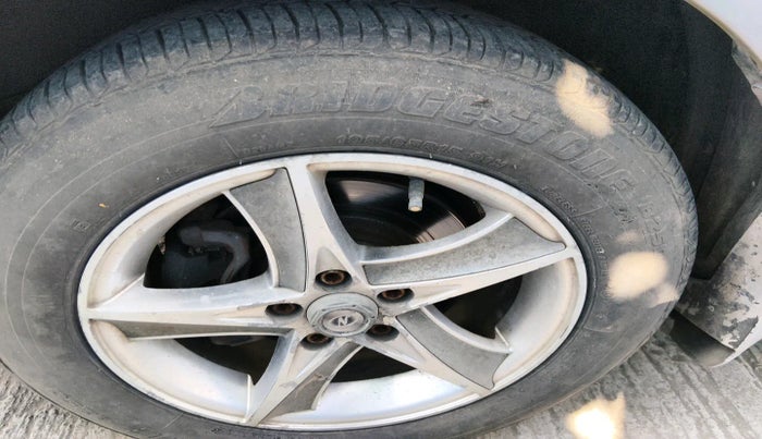 2013 Toyota Corolla Altis J DIESEL, Diesel, Manual, 1,42,923 km, tyre