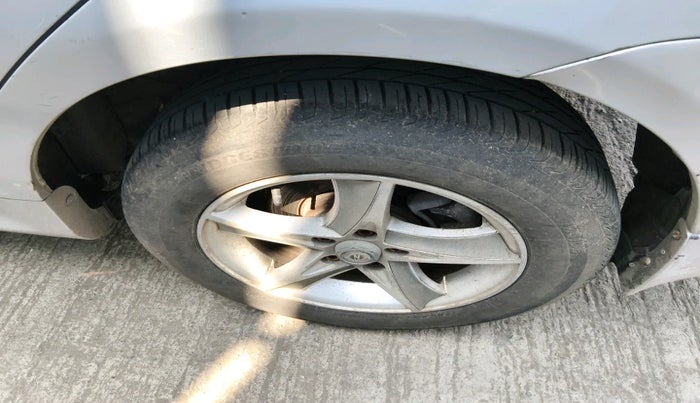 2013 Toyota Corolla Altis J DIESEL, Diesel, Manual, 1,42,923 km, tyre