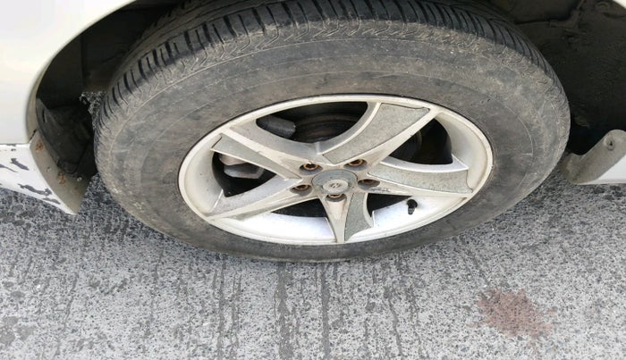 2013 Toyota Corolla Altis J DIESEL, Diesel, Manual, 1,42,923 km, tyre