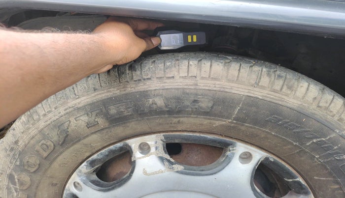 2011 Mahindra Bolero SLX BS-III, Diesel, Manual, 1,32,897 km, tyre