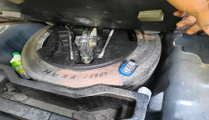 2018 Maruti Ciaz ZETA 1.4  AT PETROL, Petrol, Automatic, 1,29,176 km, tyre