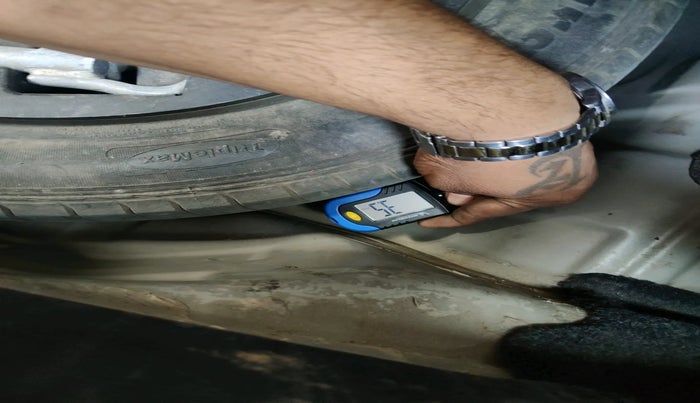 2017 Mahindra Kuv100 K6 6 STR, Petrol, Manual, 62,569 km, tyre