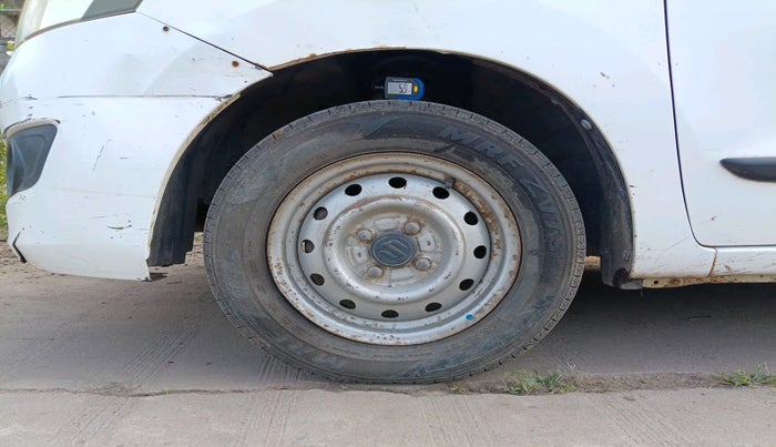 2017 Maruti Wagon R 1.0 LXI CNG, Petrol, Manual, 1,39,738 km, tyre