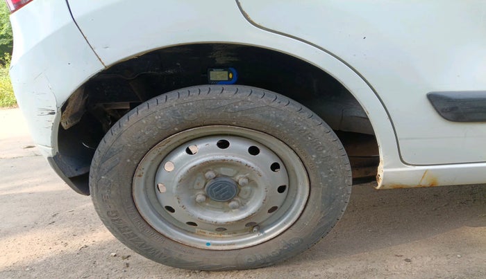 2017 Maruti Wagon R 1.0 LXI CNG, Petrol, Manual, 1,39,738 km, tyre