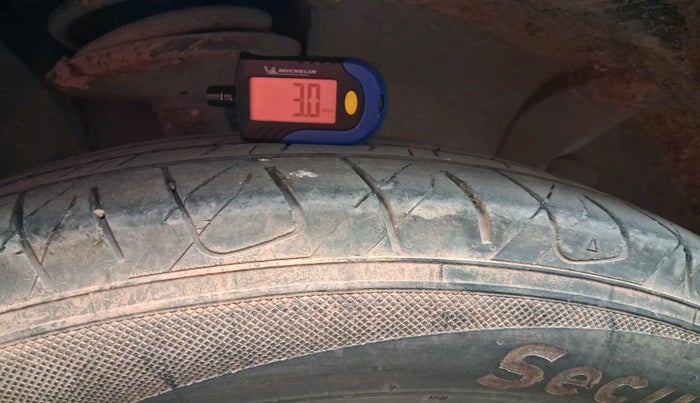 2014 Renault Duster RXL PETROL, Petrol, Manual, 1,47,005 km, tyre