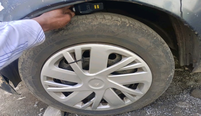 2011 Ford Figo ZXI 1.4 DIESEL, Diesel, Manual, 1,42,722 km, tyre