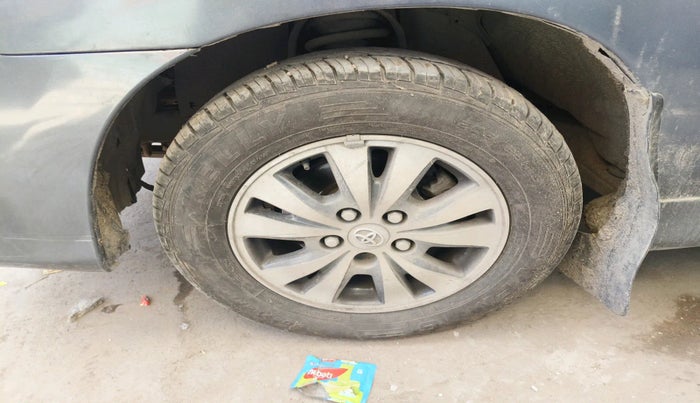 2015 Toyota Innova 2.5 VX 8 STR, Diesel, Manual, 1,12,442 km, tyre