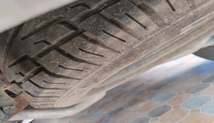 2016 Mahindra XUV500 W4, Diesel, Manual, 1,02,198 km, tyre