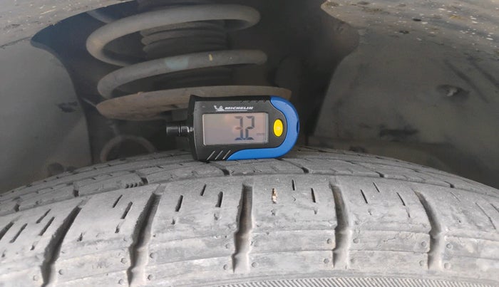 2016 Mahindra XUV500 W4, Diesel, Manual, 1,02,198 km, tyre