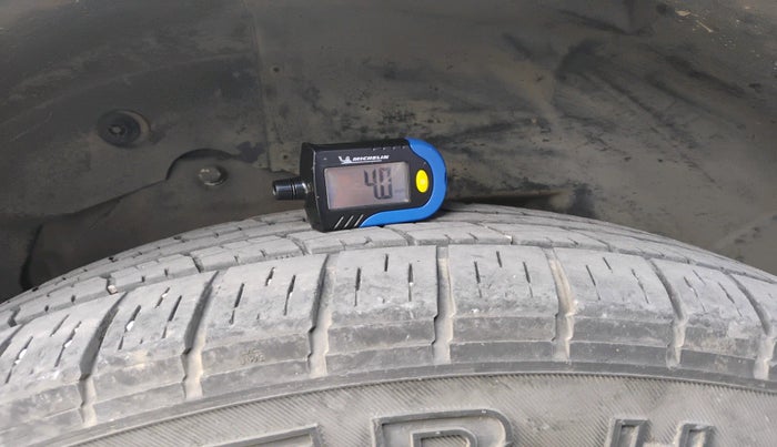 2016 Mahindra XUV500 W4, Diesel, Manual, 1,02,198 km, tyre