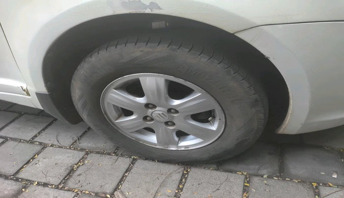 2010 Maruti Swift Dzire ZXI 1.3, Petrol, Manual, 1,40,701 km, tyre
